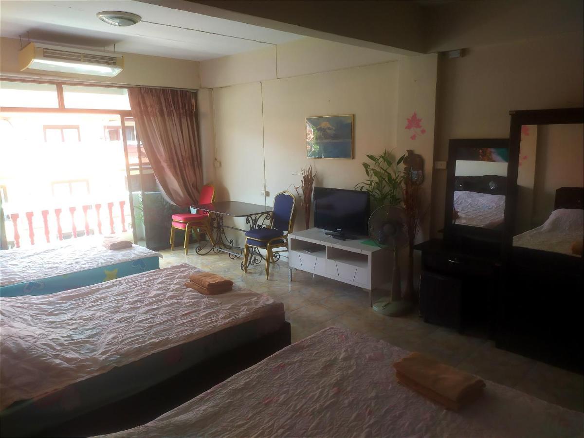 Sv. House Hotel Джомтиен Бийч Екстериор снимка